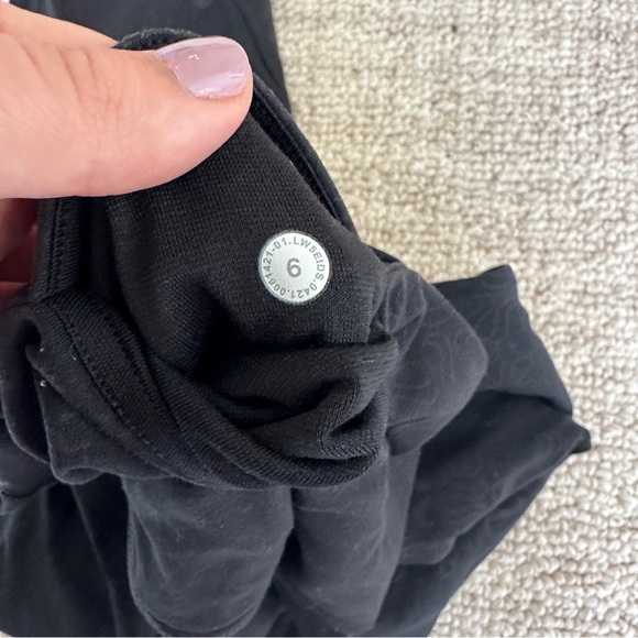 Lululemon Align 25” with pockets Logo pattern - Picture 2 of 3